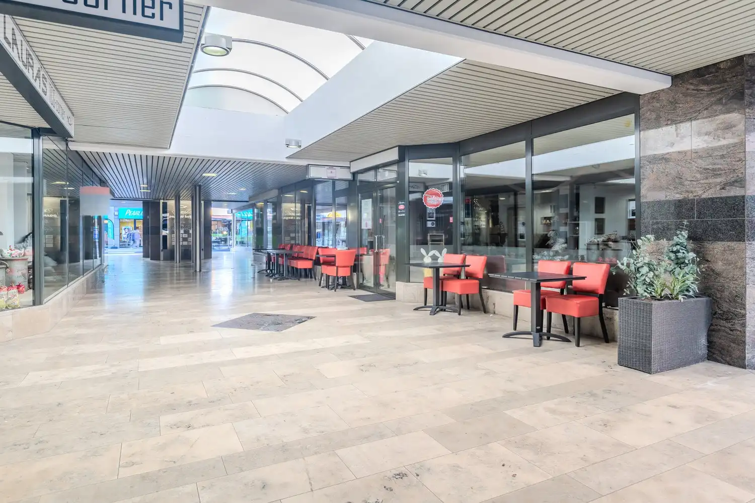 Handelspand met diverse mogelijkheden in hartje Lanaken foto 7