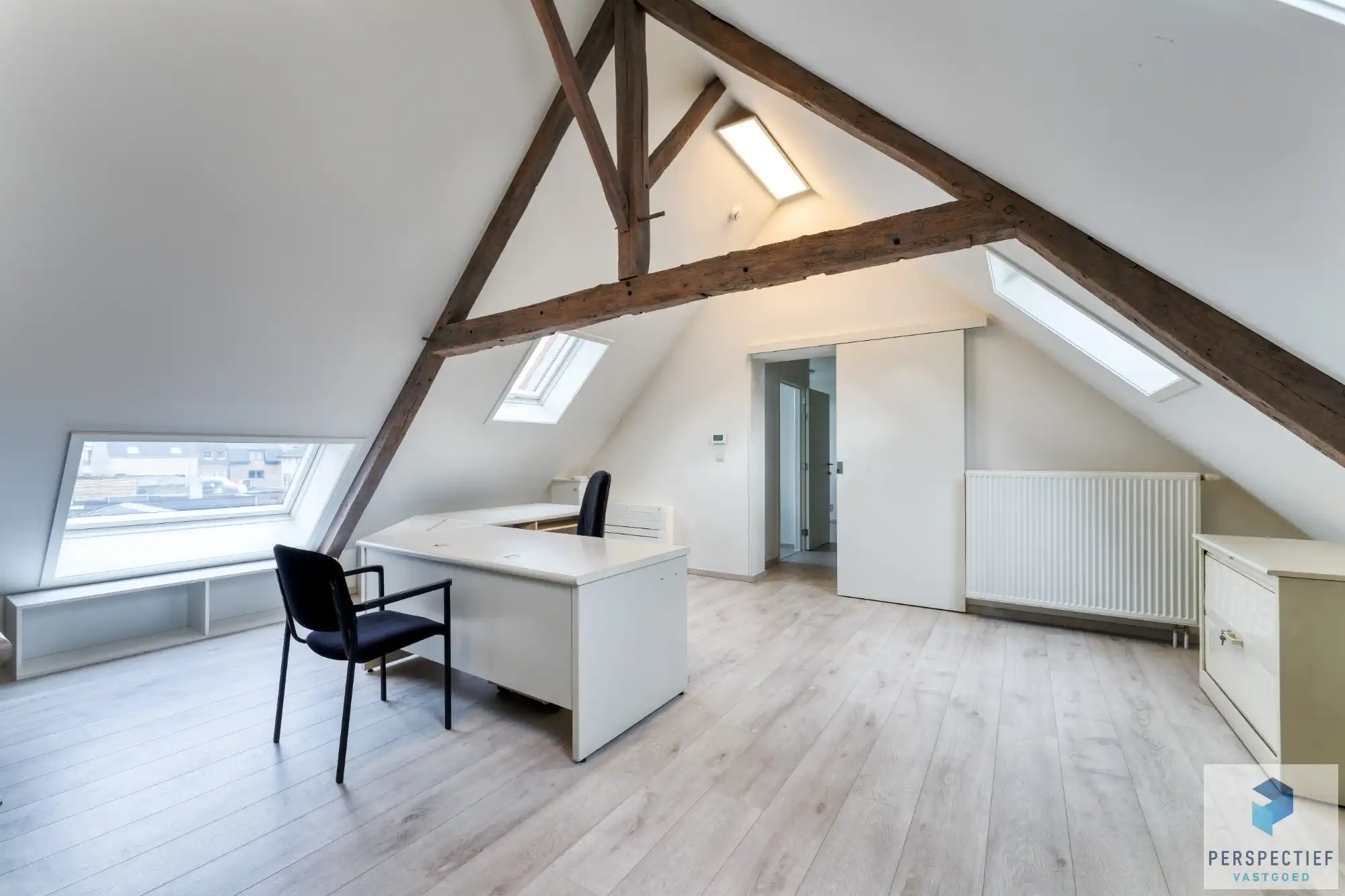 Veelzijdig handelshuis/kantoorgebouw foto 21