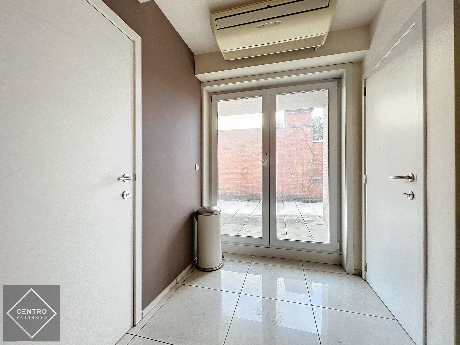 STIJLVOL ingericht handelspand 125m² (+ terras) TE HUUR  aan de Ooststraat te ROESELARE ! foto 15