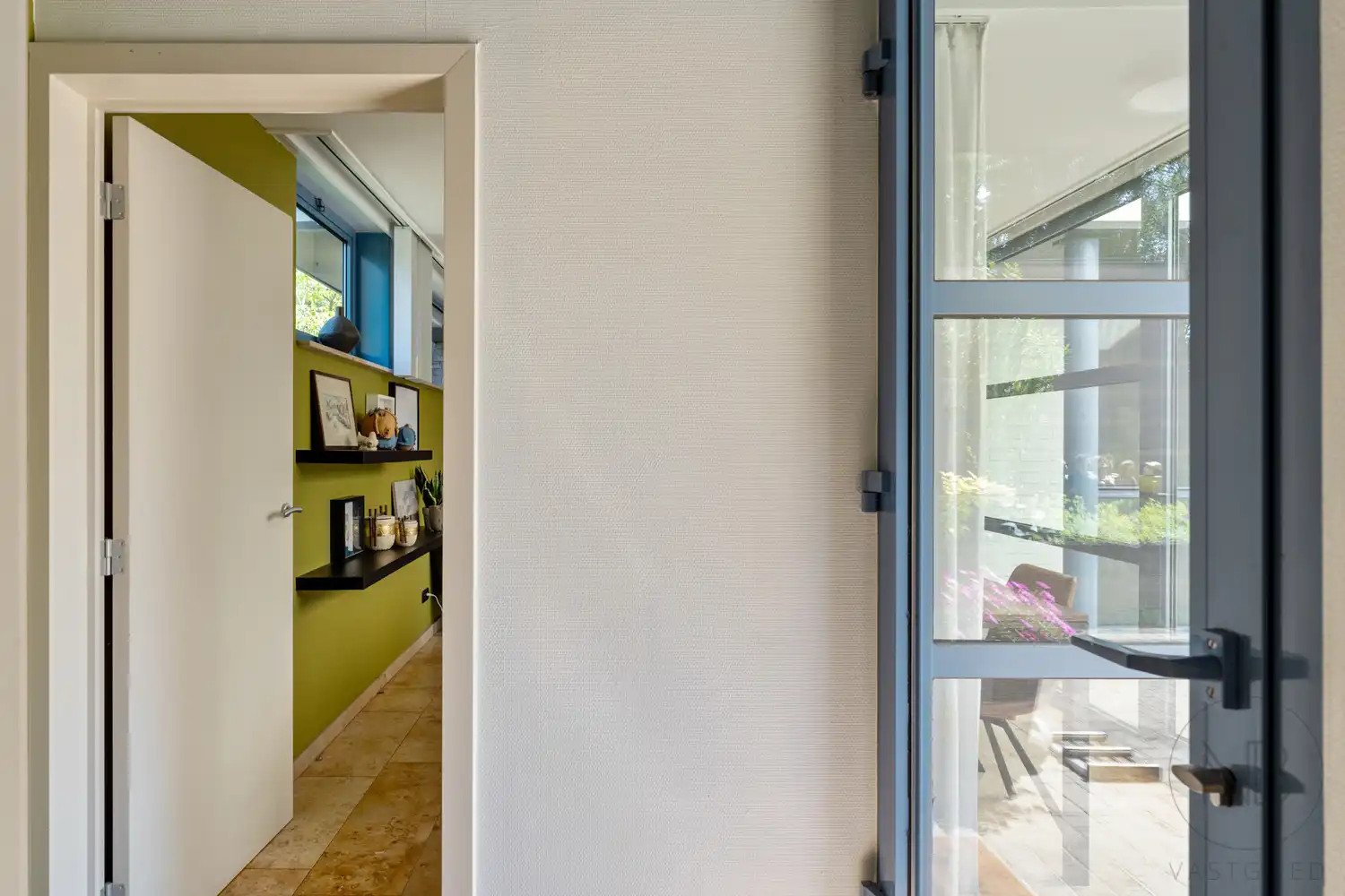 Moderne villa  met zwembad op toplocatie in Genk - instapklaar en future-proof foto 19
