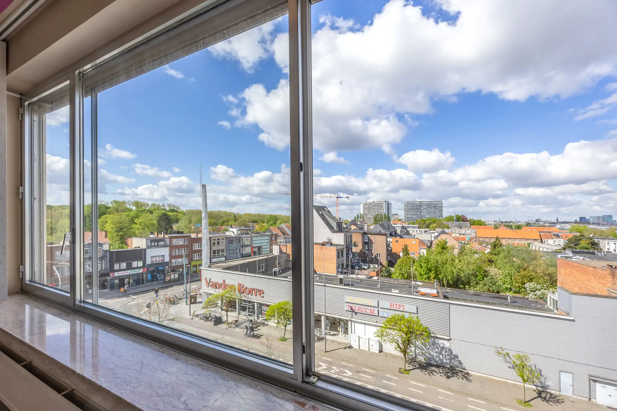 Mooi centraal gelegen appartement met 2 slaapkamers en terras foto 3