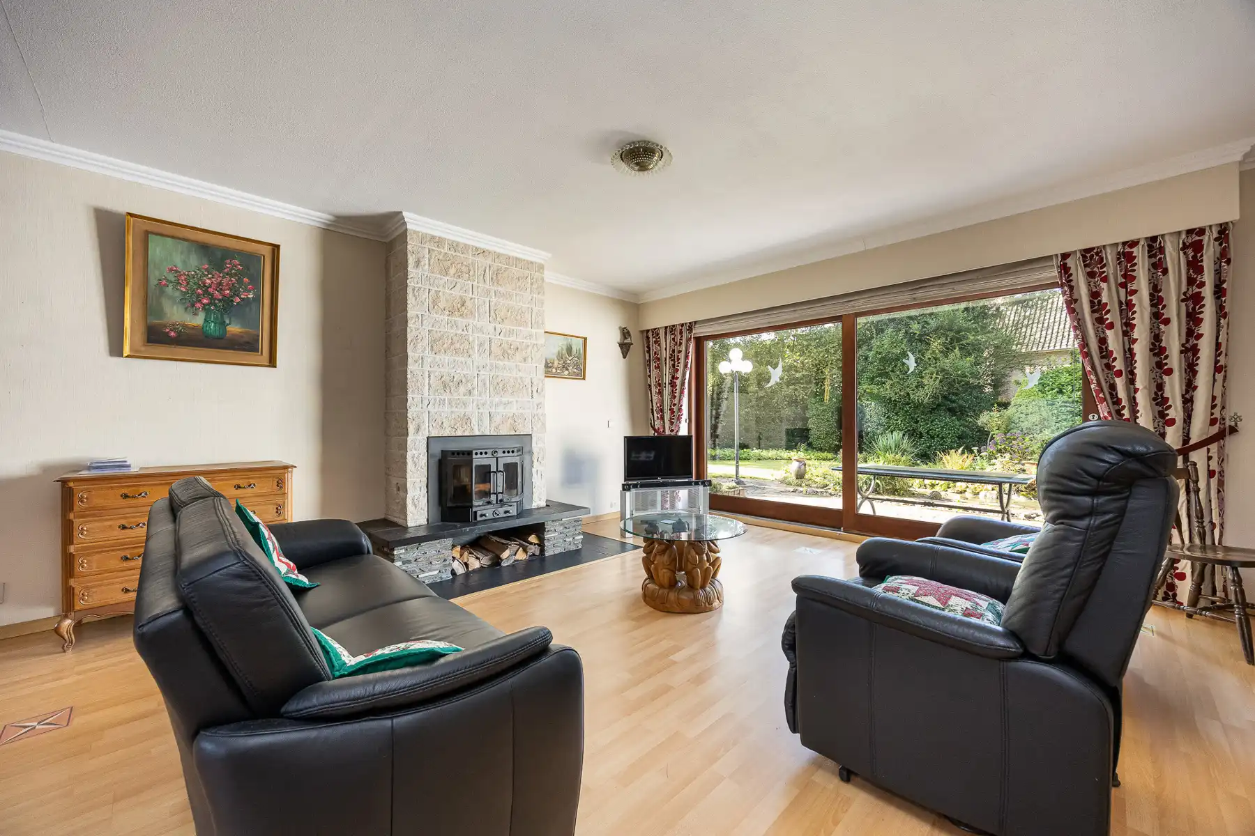 Te renoveren gelijkvloerse woning op ca. 1400 m² foto 4