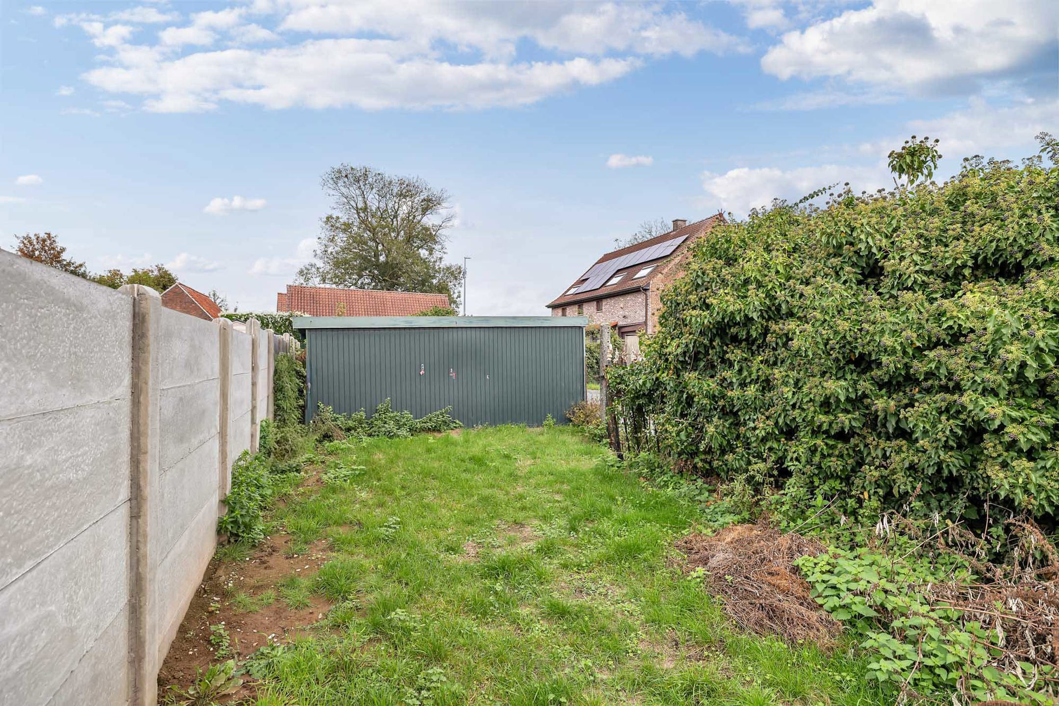 Te renoveren woning met tuin foto 17