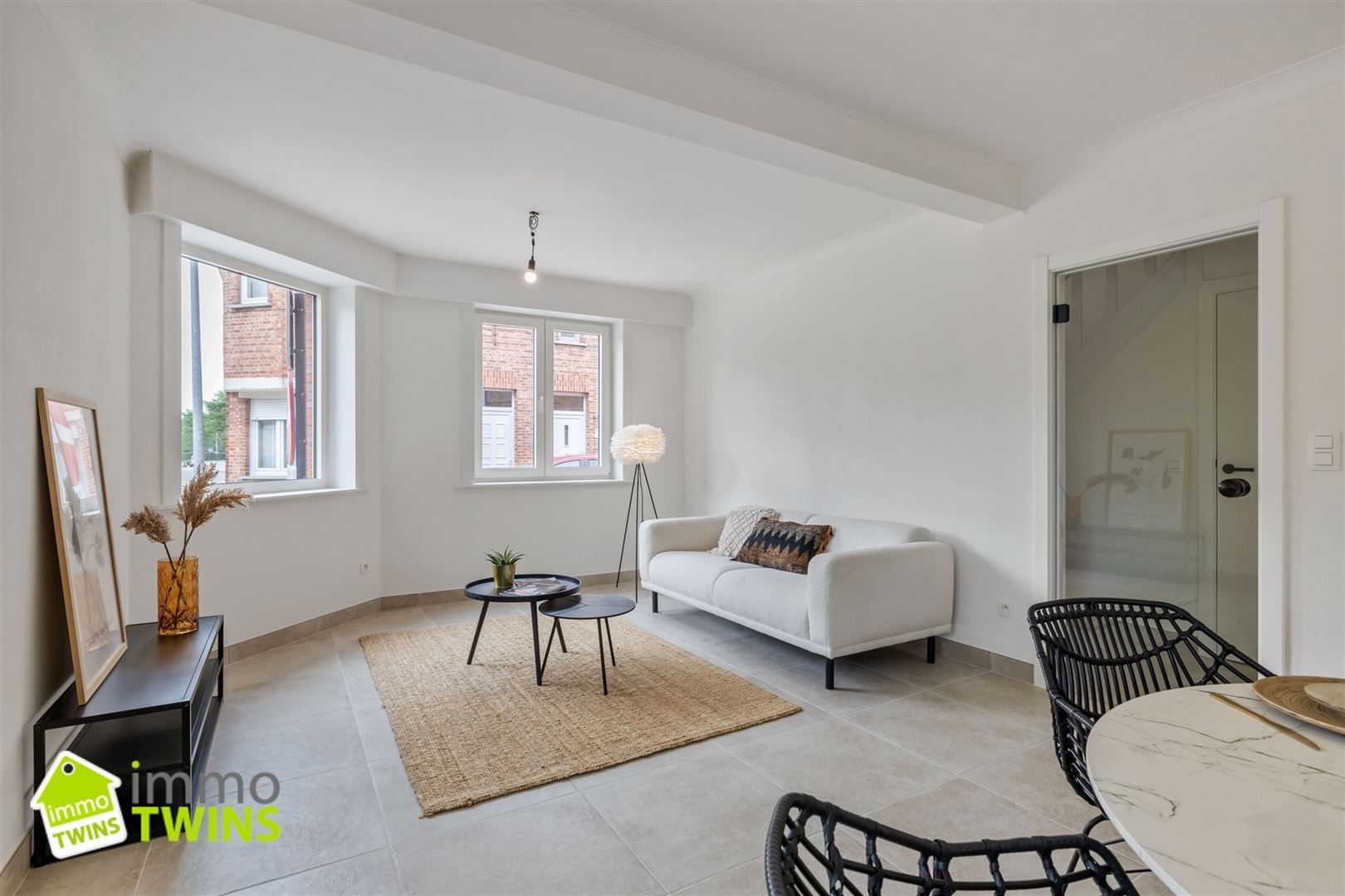 Volledig gerenoveerde halfopen woning met garage in het hart van Kemzeke foto 4