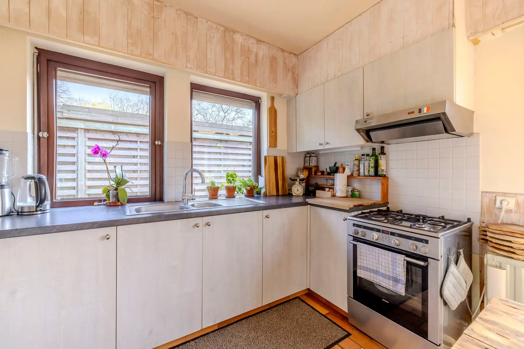 Laagbouwwoning met 2/3slpk, tuin en garage foto 10