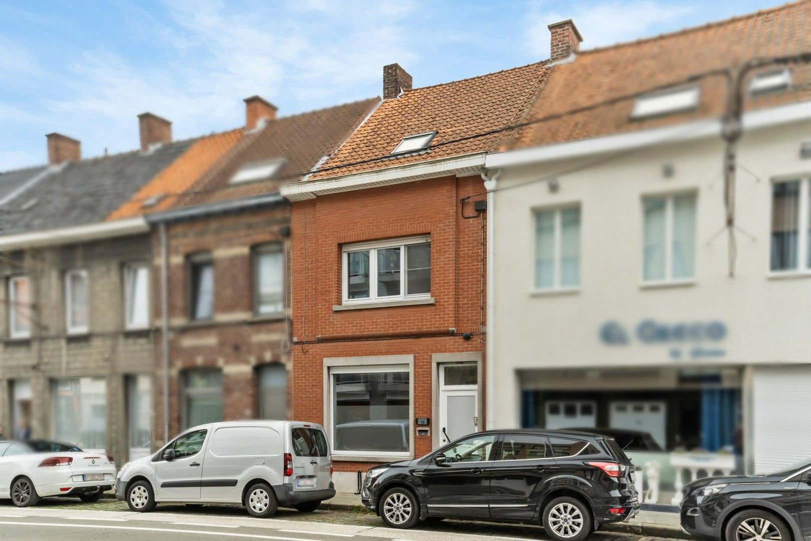 Gerenoveerde woning met unieke tuin en zwembad te centrum Roeselare! foto 14