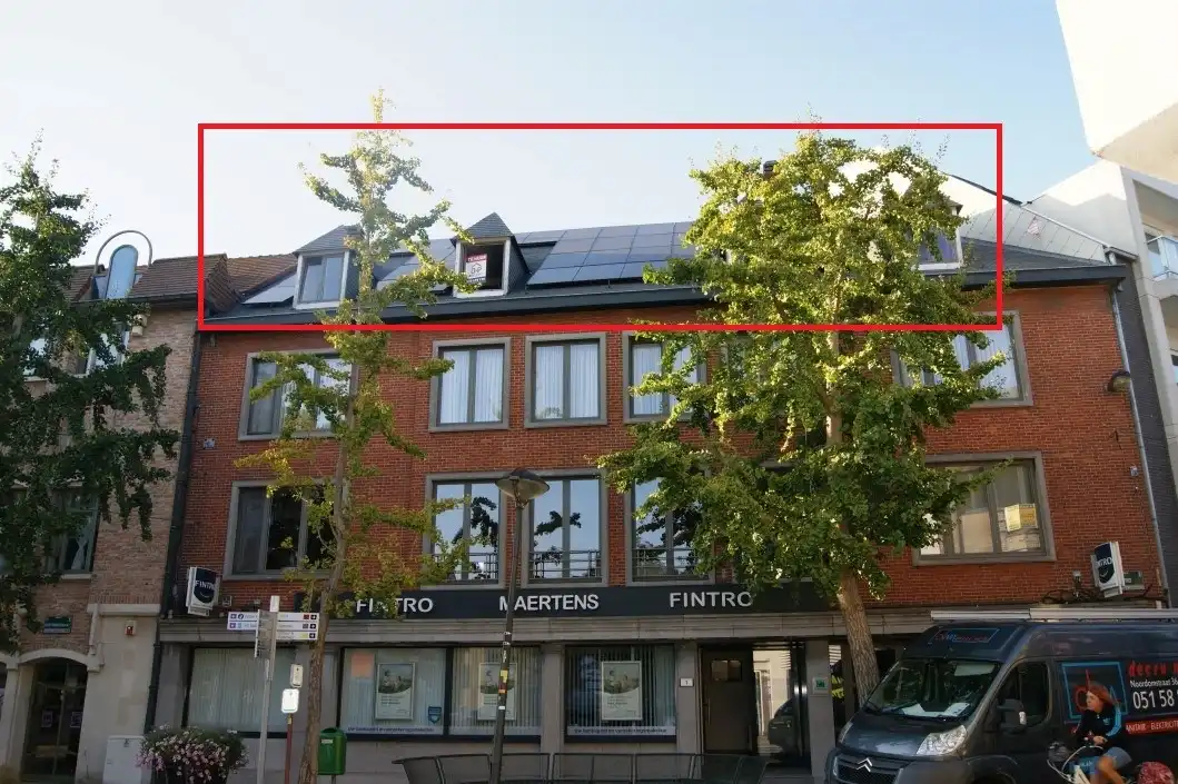 Dakappartement (120 m²!) met 2 slaapkamers, centrum Torhout foto {{pictureIndex}}