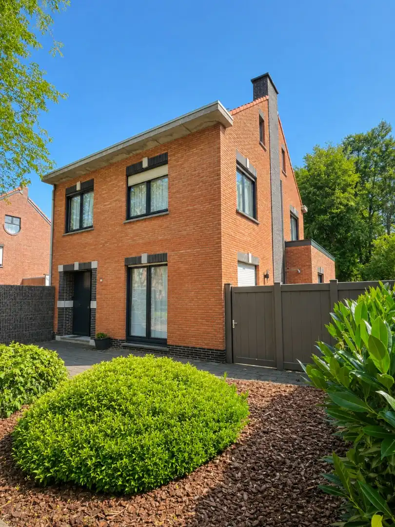 Gerenoveerde halfopen bebouwing met 4 slaapkamers, bureau, tuin en garage in Brasschaat foto 30