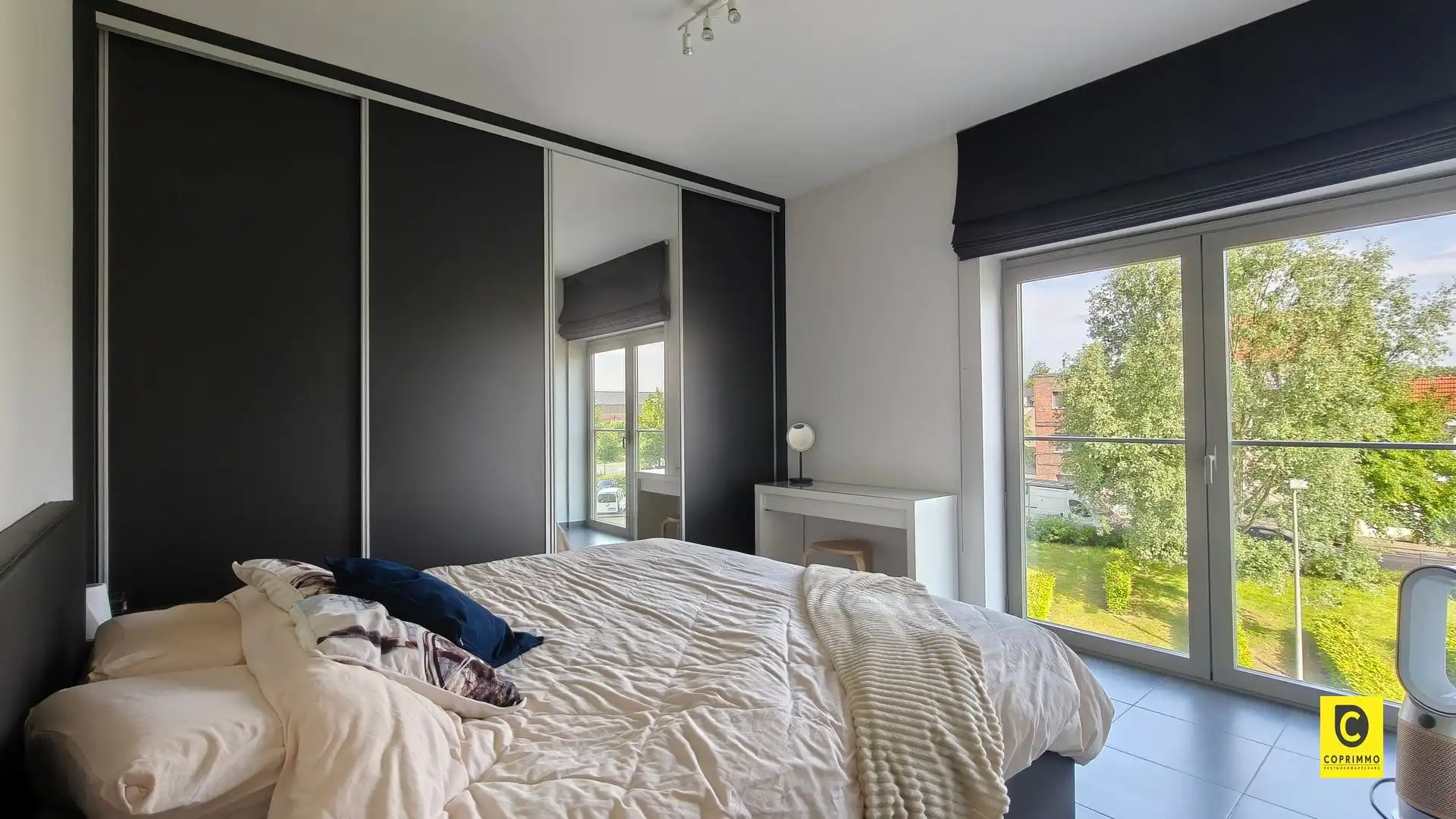 Ruim 2 slaapkamer appartement + P foto 7
