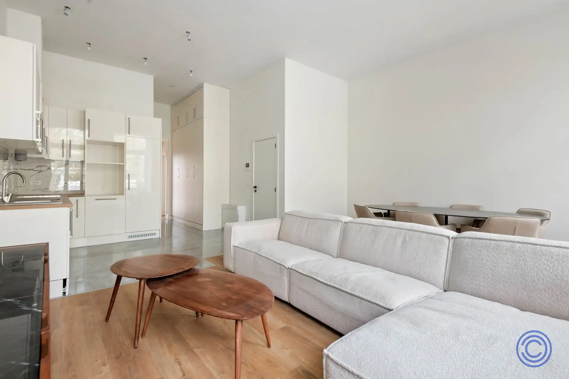 Instapklaar, ruim 2-slpk appartement in knap herenhuis! foto 3