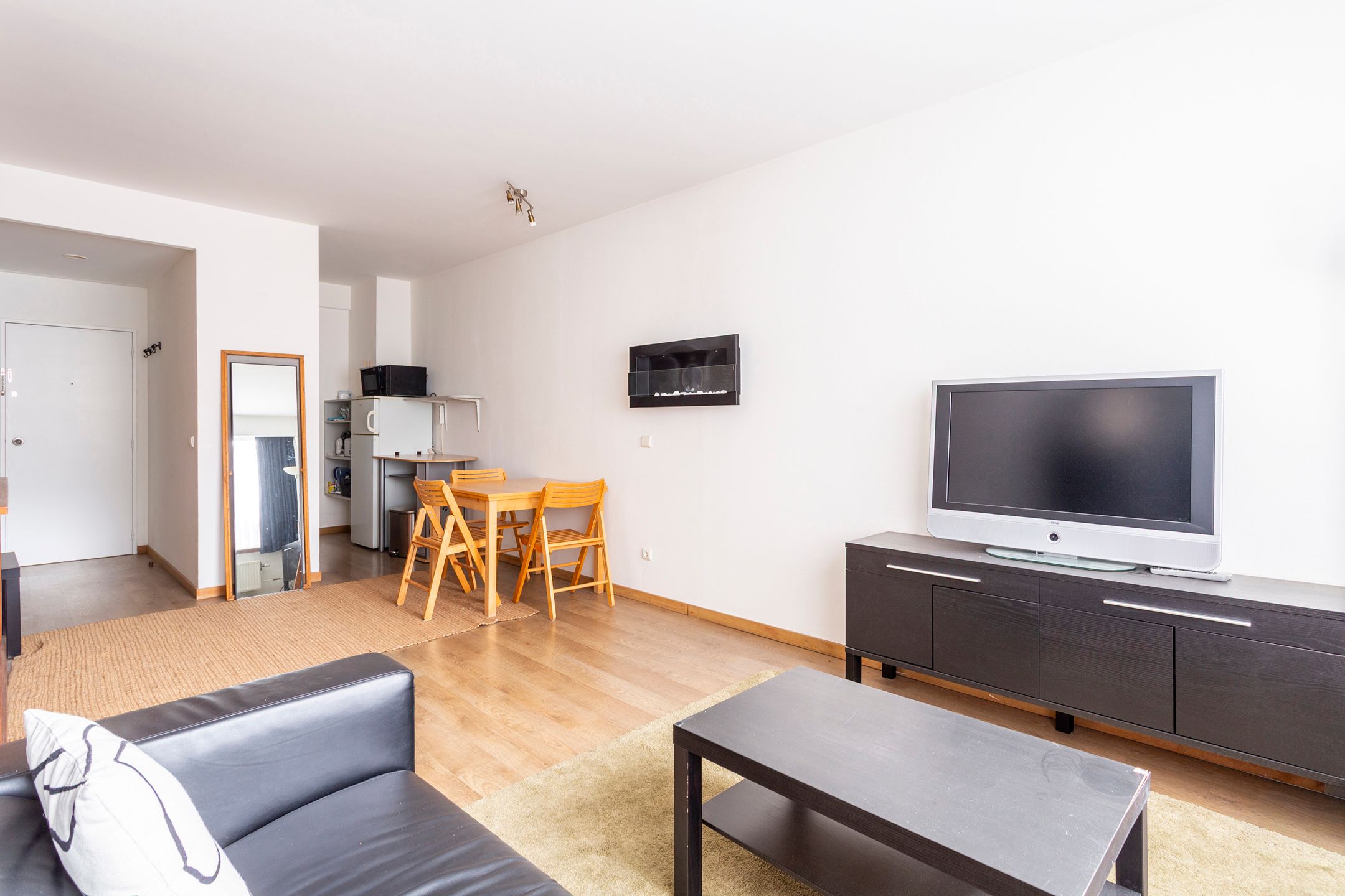 volledig gemeubeld studioappartement aan het Theaterplein foto 8