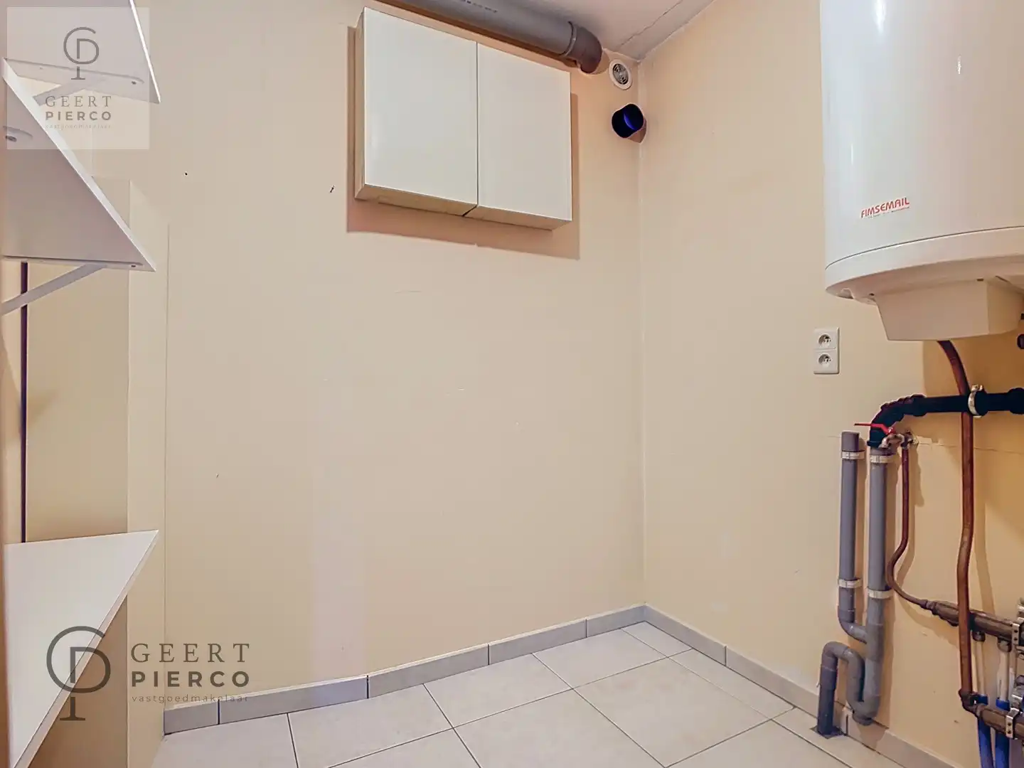 Ruim appartement met twee slaapkamers, kelder en ondergrondse staanplaats. foto 8