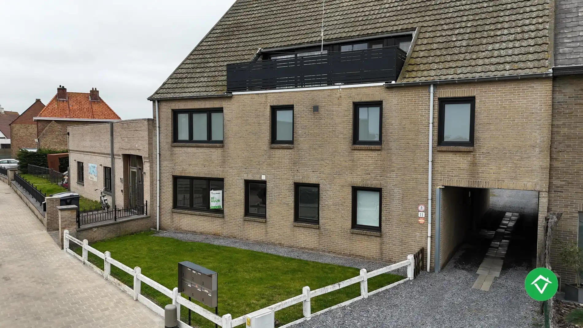 Gerenoveerd 2-slaapkamerappartement met tuin in Klemskerke, De Haan foto {{pictureIndex}}