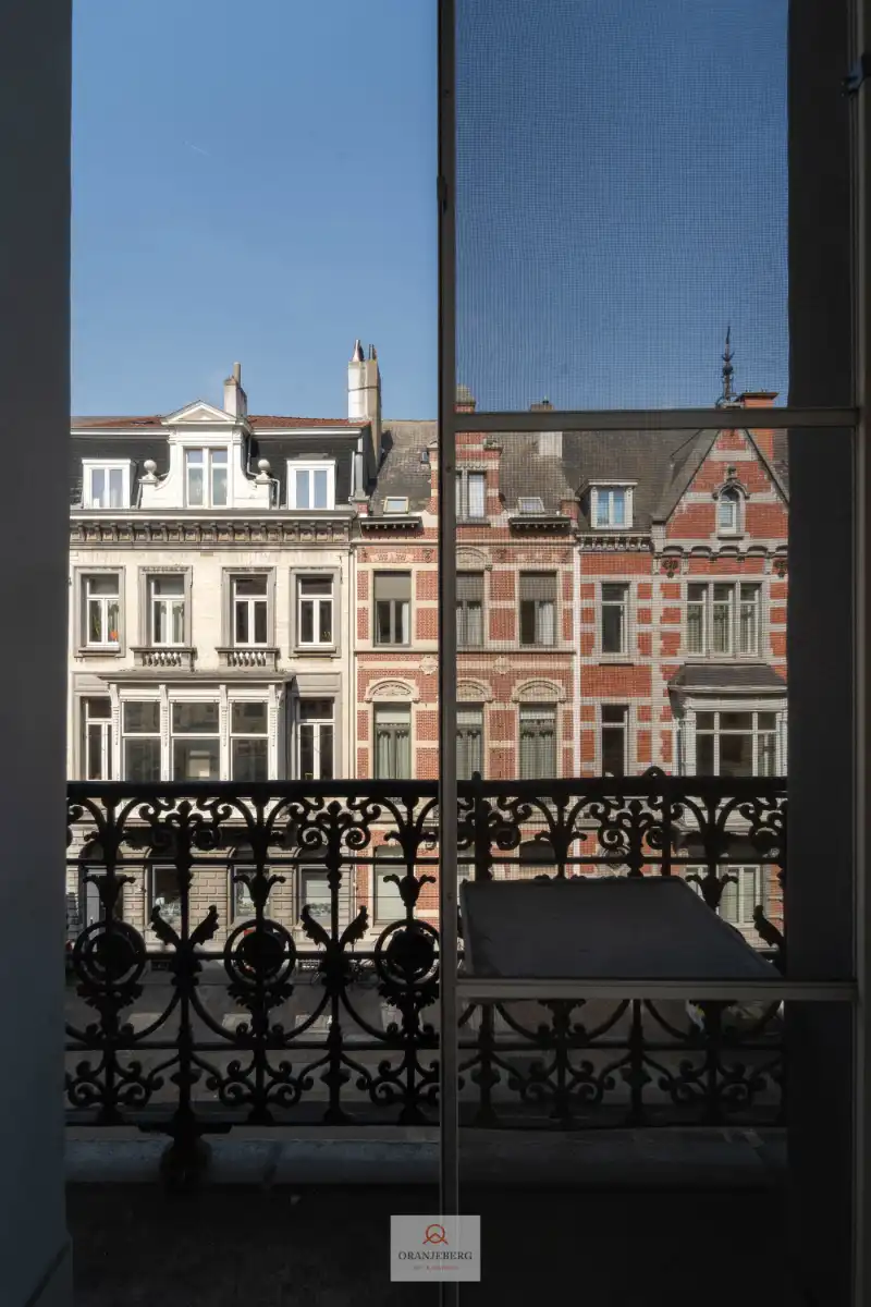 Charmant appartement in hartje stad met balkon foto 20