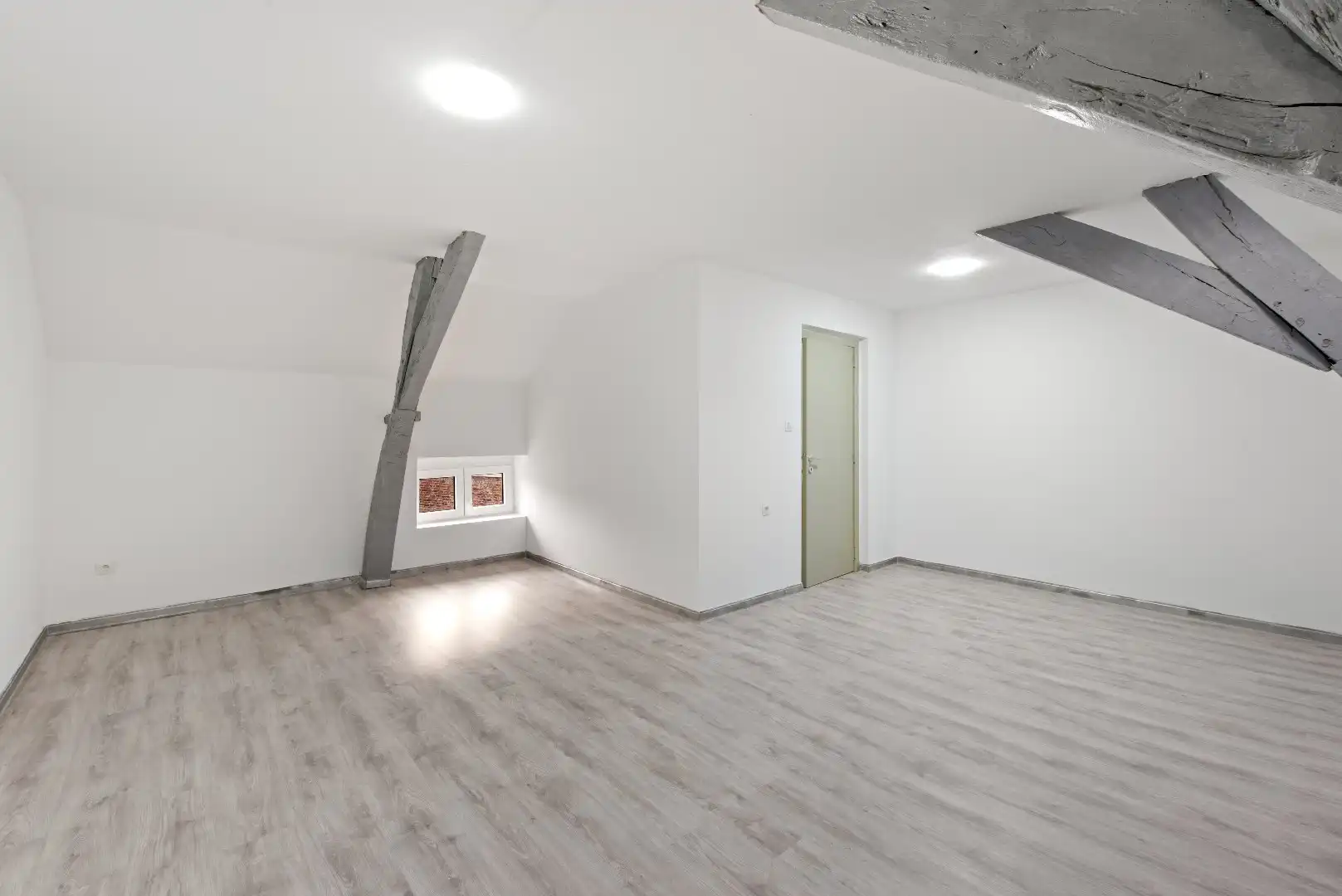 Polyvalente rijwoning met grote handelsruimte te Tienen foto 9