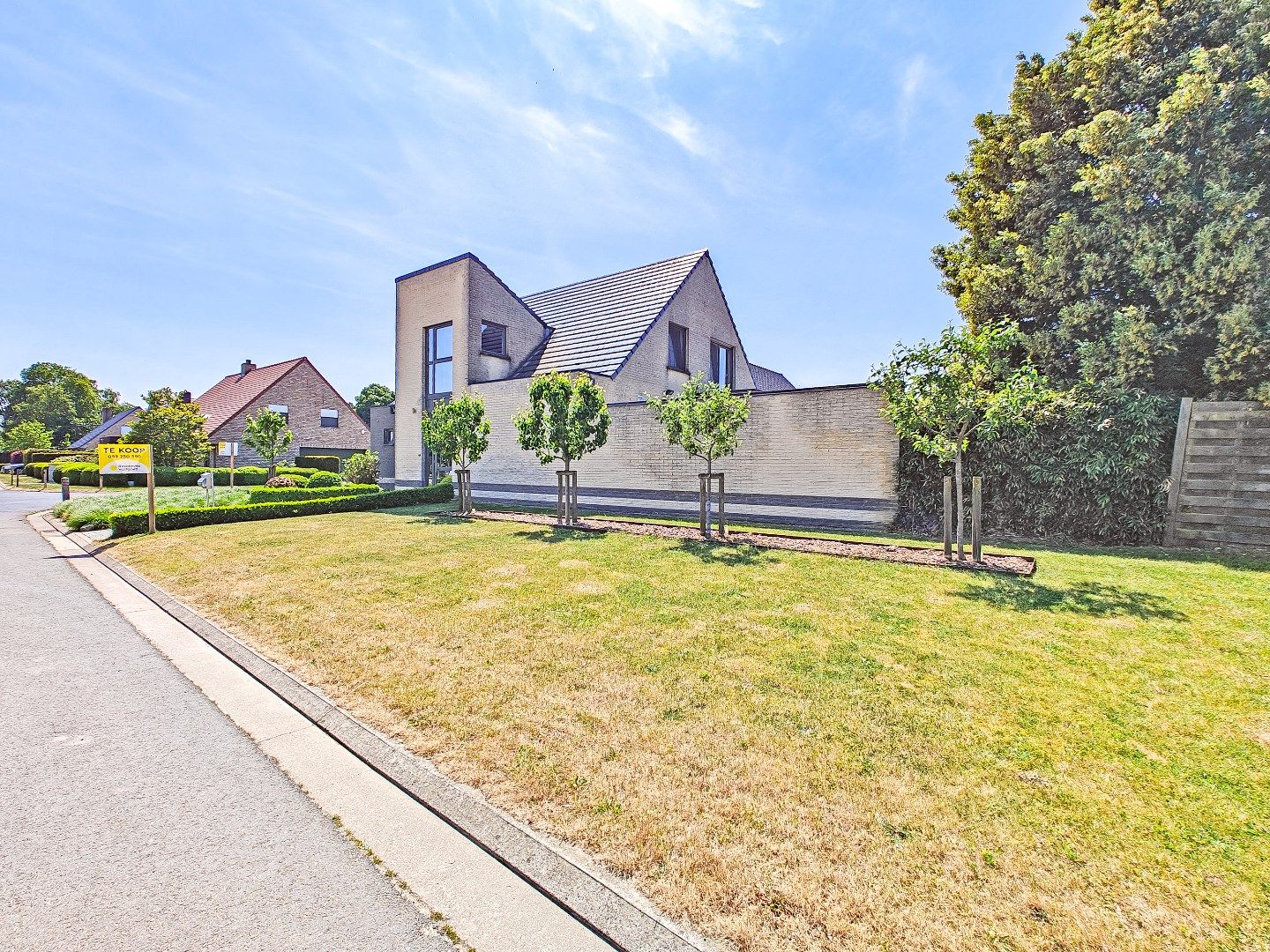 Ruime en lichtrijke villa te rustige woonwijk. foto 19