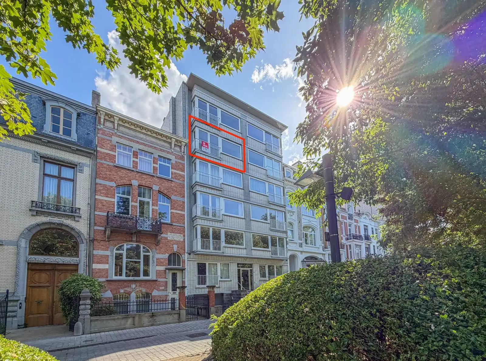 Lichtrijk en volledig gerenoveerd appartement met 2 slpk en open groenzicht foto 15