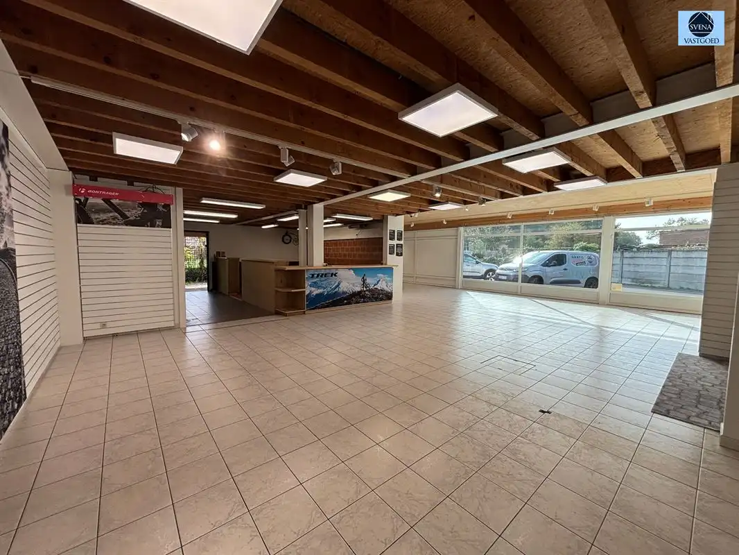 COMMERCIELE RUIMTE MET DUPLEXAPPARTEMENT- VEEL MOGELIJKHEDEN EN UITSTEKENDE ZICHTBAARHEID foto 5