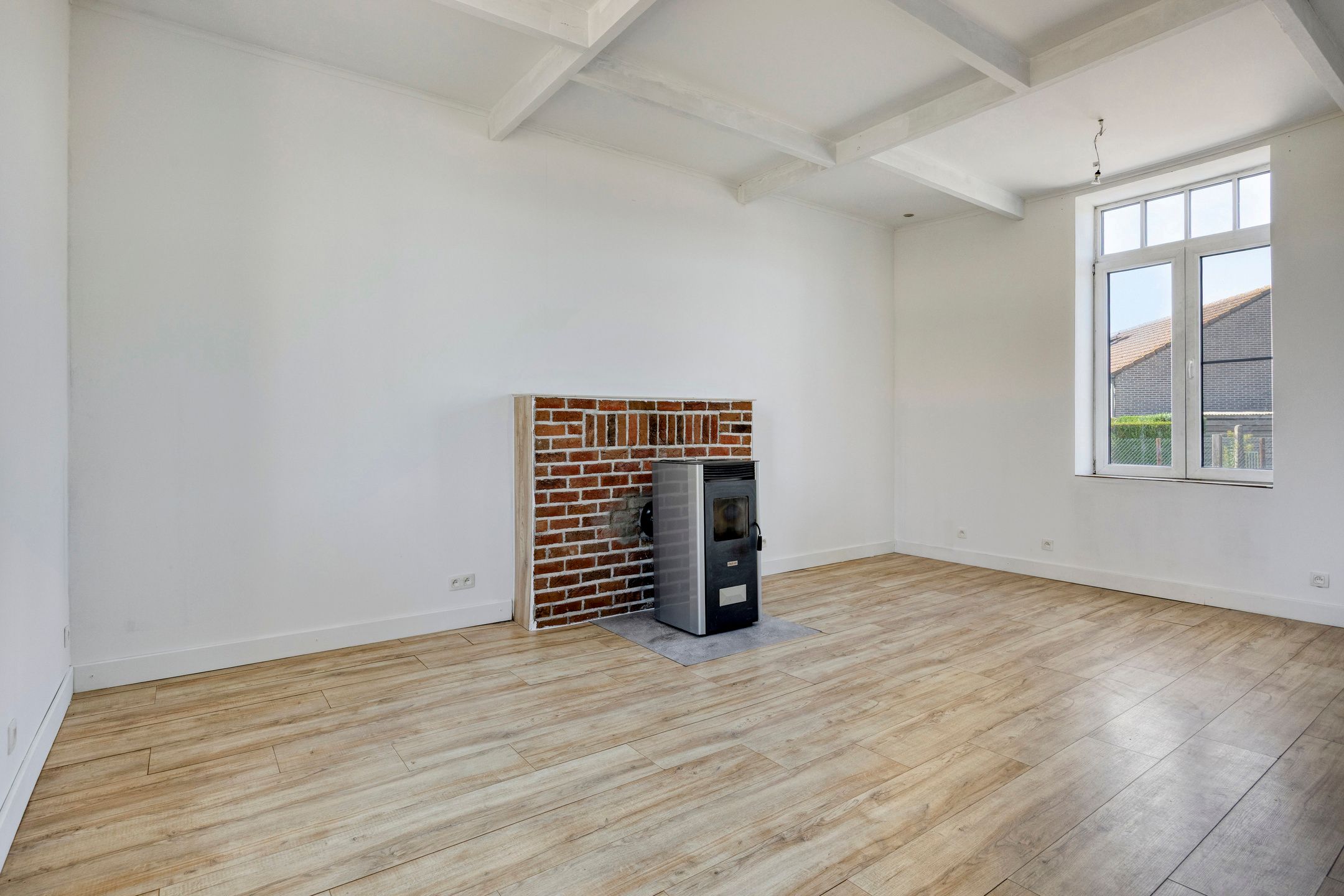 Deels gerenoveerde woning met prachtig verzicht op 14 are foto 3