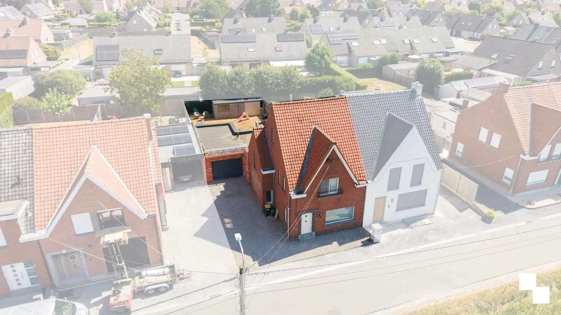 Rustig gelegen en hoofdzakelijk gerenoveerde eengezinswoning op grens Ingelmunster / Izegem foto 2