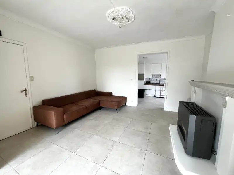 Landelijk gelegen woning met tuin en 3 garages foto 11