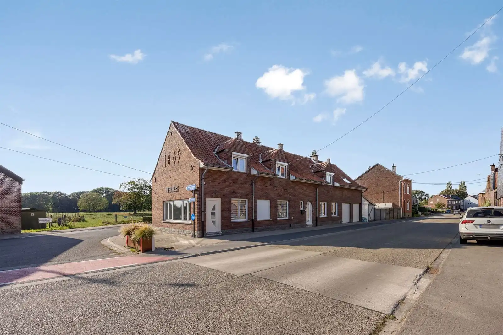 Zeer ruime woning met mogelijkheden privé/beroep foto 3
