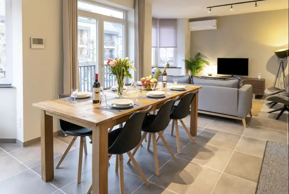 Stijlvol duplex-appartement met 2 slaapkamers en parkeerplaats te huur op toplocatie in Maasmechelen. foto {{pictureIndex}}