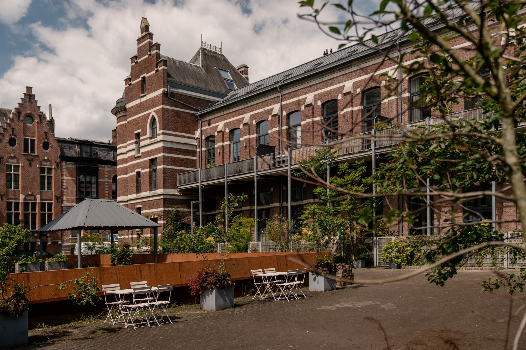 Eigen voordeur en 2 verdiepingen: appartement dat aanvoelt als een woning aan het populaire Professor Claraplein foto 21