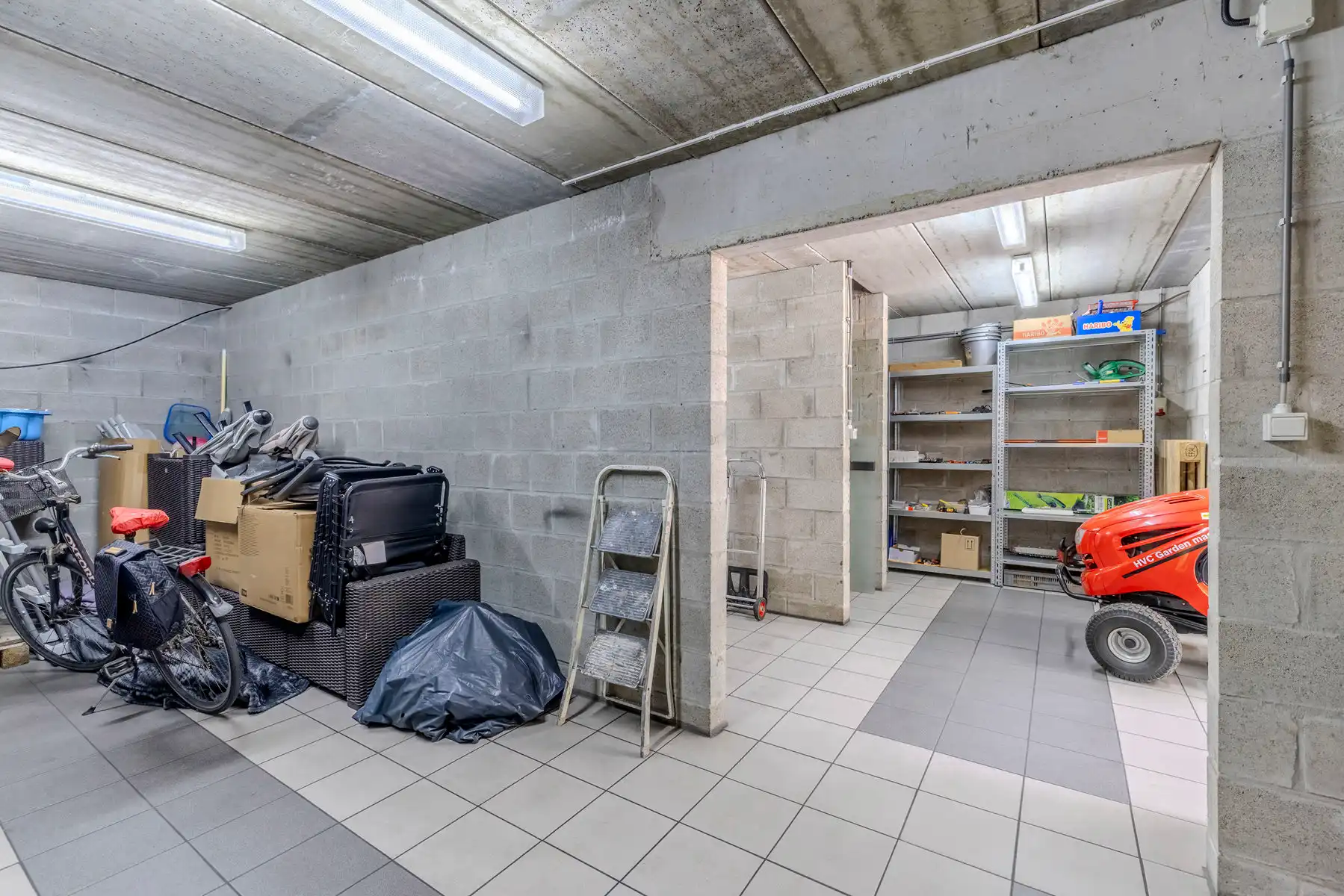 Ruim landhuis op ca. 3010 m² grond met ca. 736 m² bew.opp. foto 38
