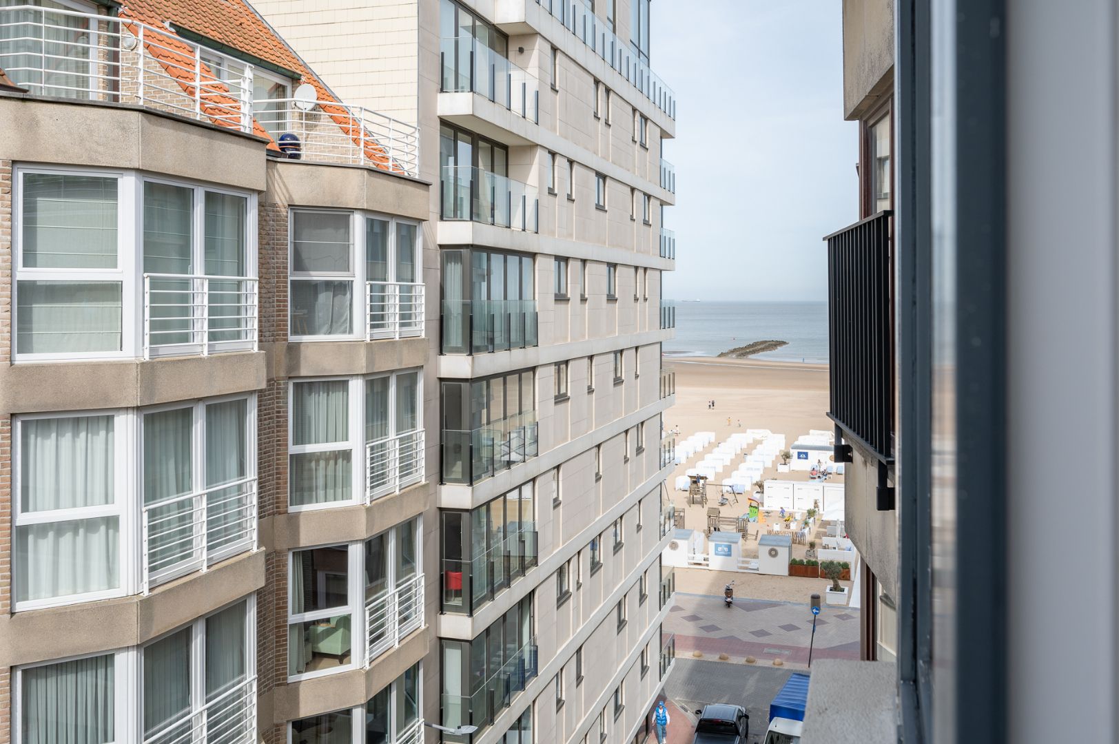 Lichtrijk vernieuwd appartement op 50 meter van het strand van Duinbergen foto 20