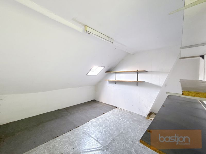 Te renoveren woning met 4 slaapkamers foto 10