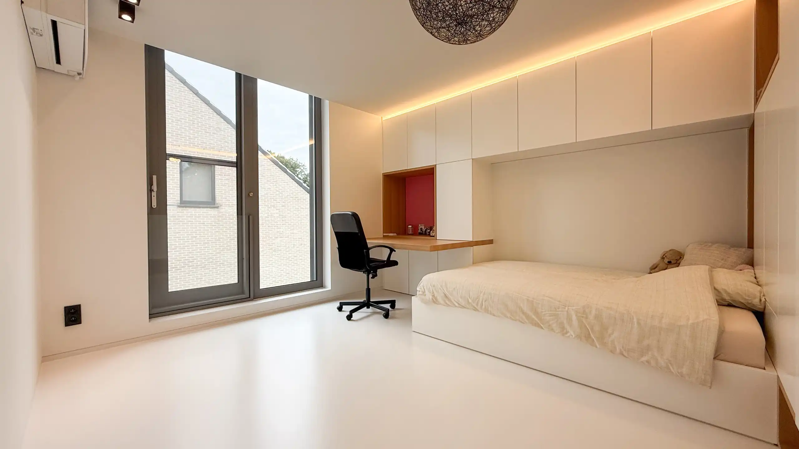 High-end instapklare woning met 4slpk, zwembad + terras! foto 17