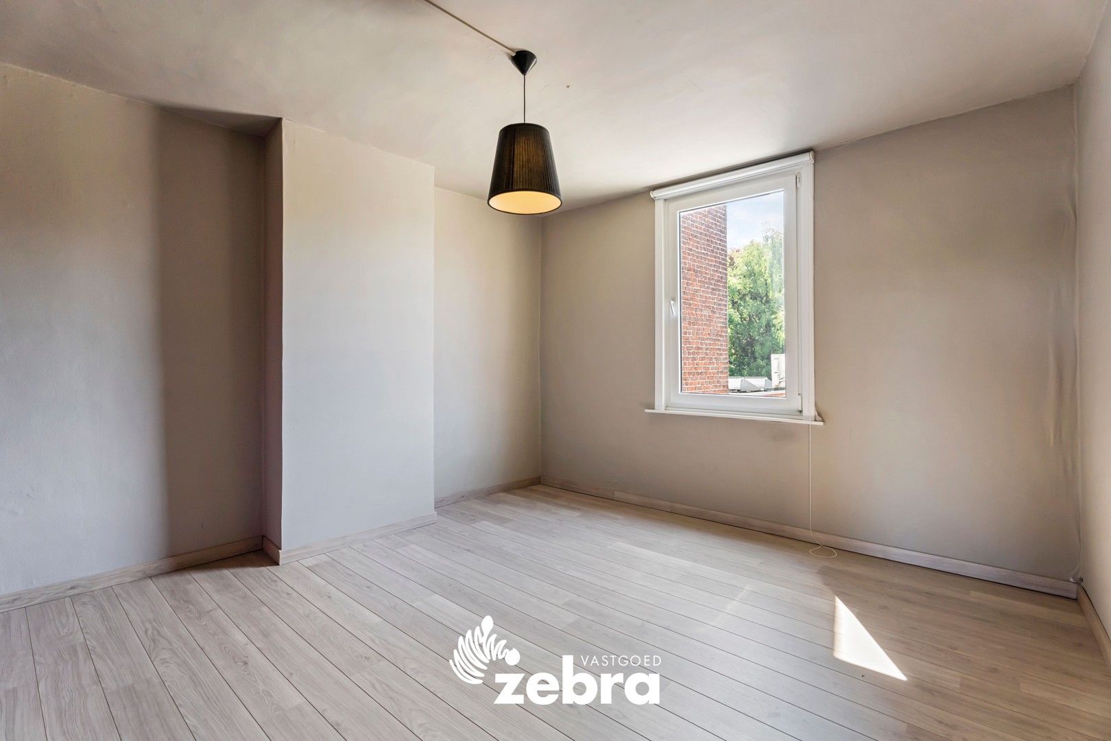 Karaktervolle woning met drie slaapkamers en zuidwestgerichte tuin te Tielt! foto 11