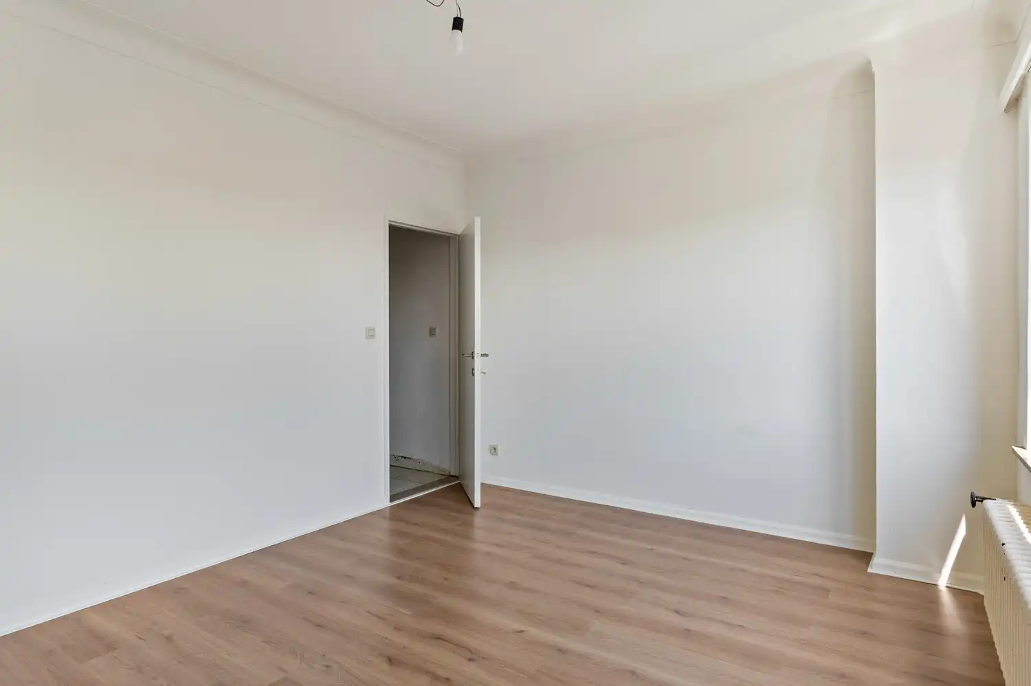Licht op te frissen appartement met ruime living van 40 m² en nieuwe keuken foto 12