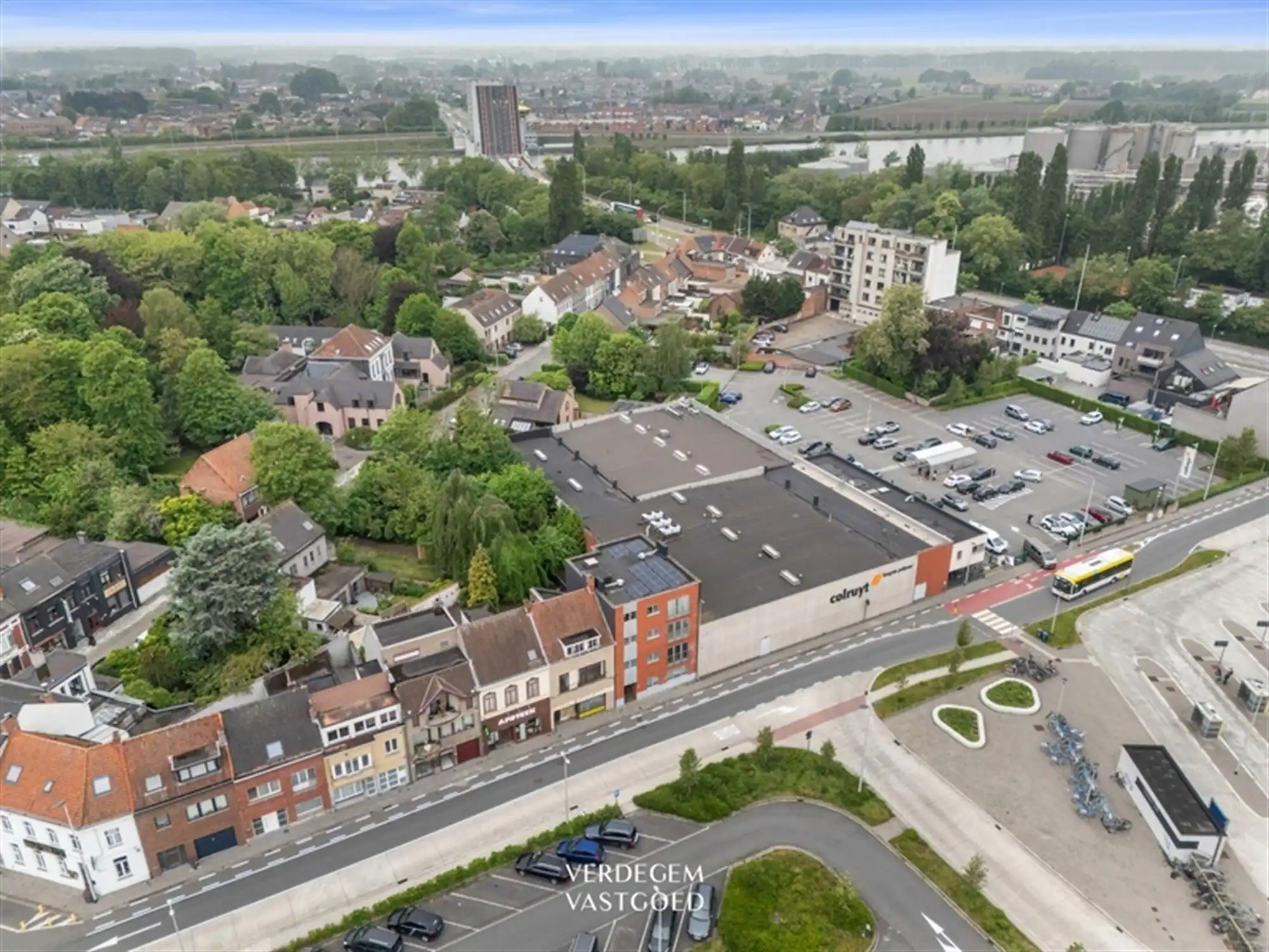 Ruime, te renoveren, woning met bouwgrond op een terrein van 869m² foto 4