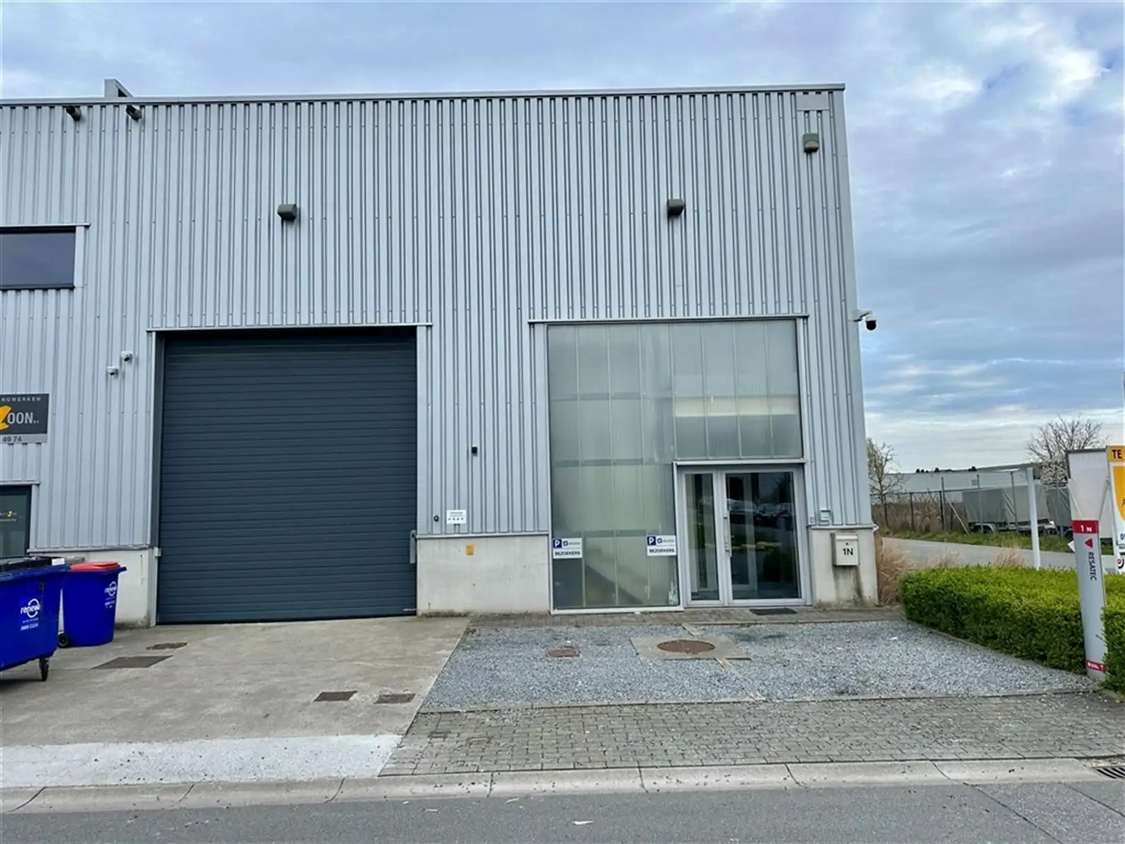 Magazijn met kantoren te koop in Gent nabij R4 foto 2