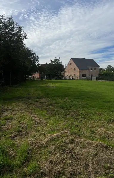 Zeer goed gelegen bouwgrond voor open bebouwing 10are 23ca foto 3