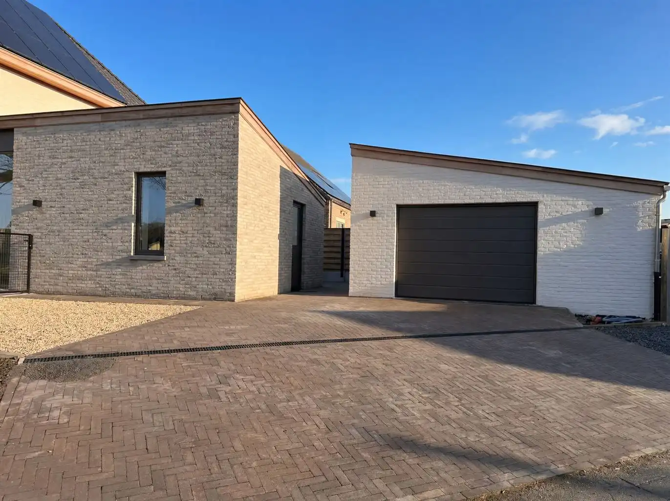 Prachtige, volledig gerenoveerde woning met 3 slaapkamers, vrijstaande garage, omheinde tuin en 20 zonnepanelen in Kinrooi.  foto 28
