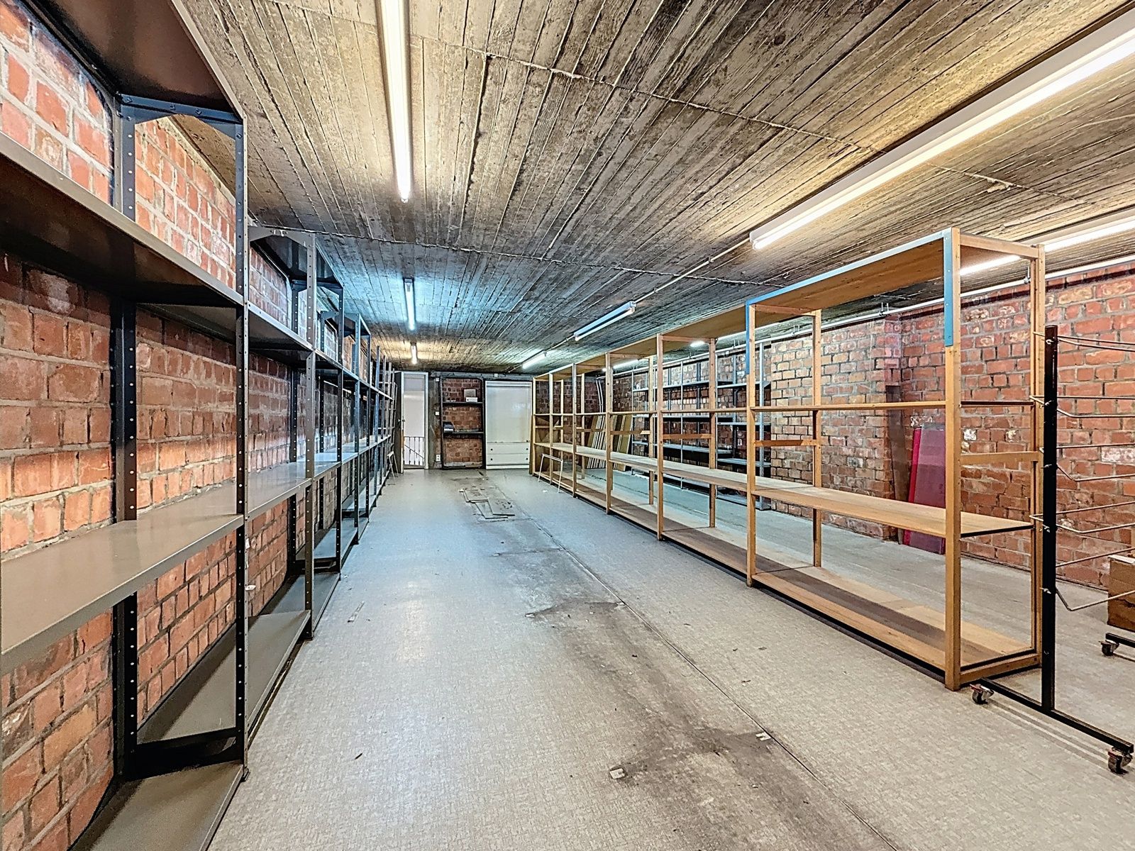 Uniek handelspand met ruim appartement en tuin foto 35
