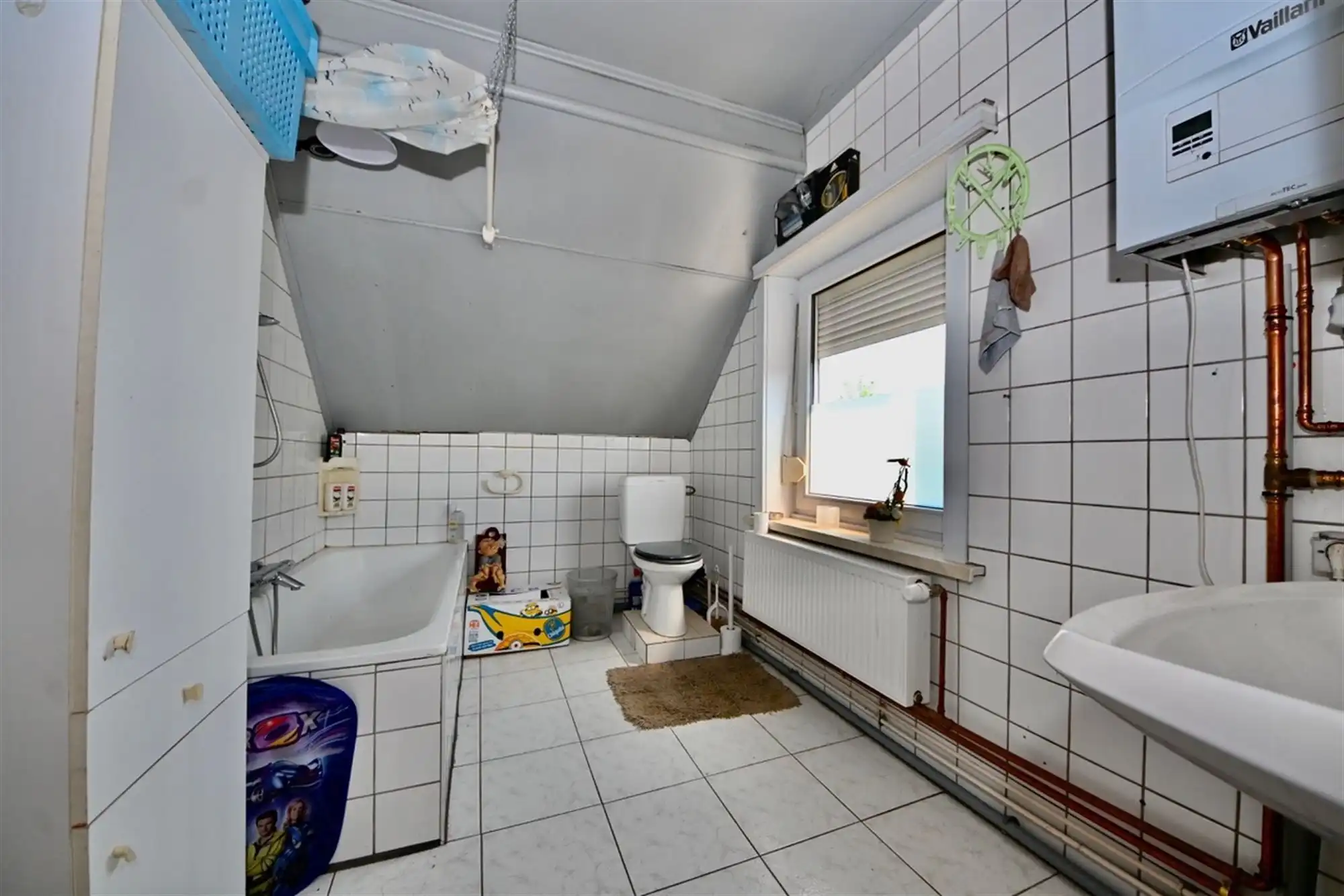 Te renoveren woning met 3 slaapkamers, garage en tuin.  foto 15