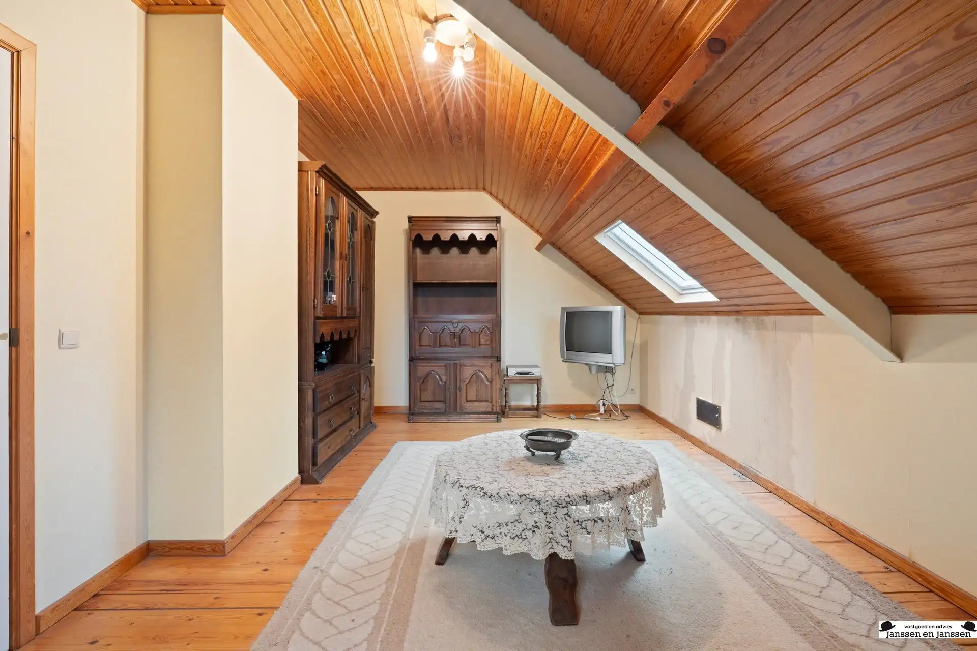 Karaktervolle villa op aan de Bredabaan te Gooreind  foto 14