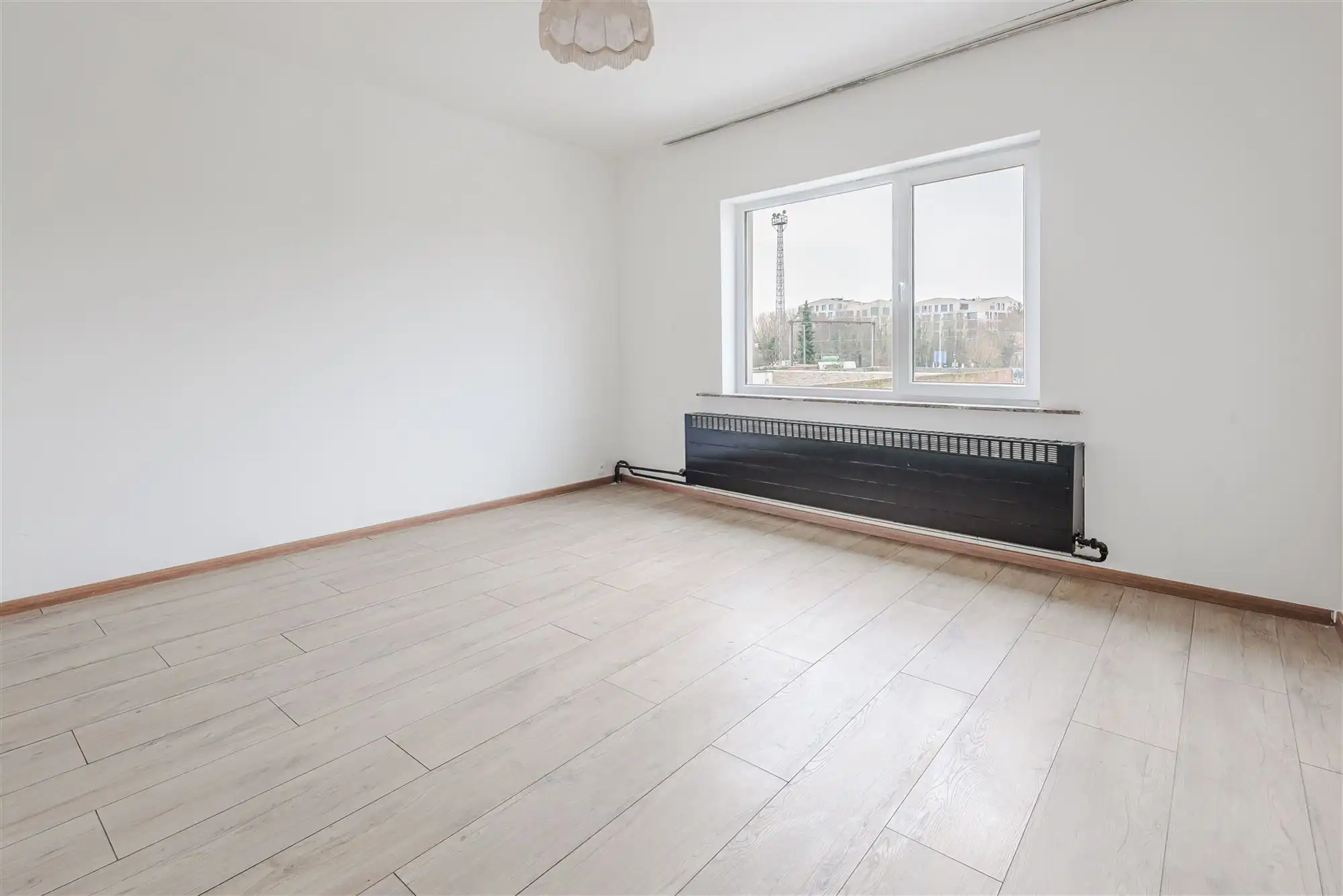 Gerenoveerde ruime gezinswoning met 4 slpks foto 22