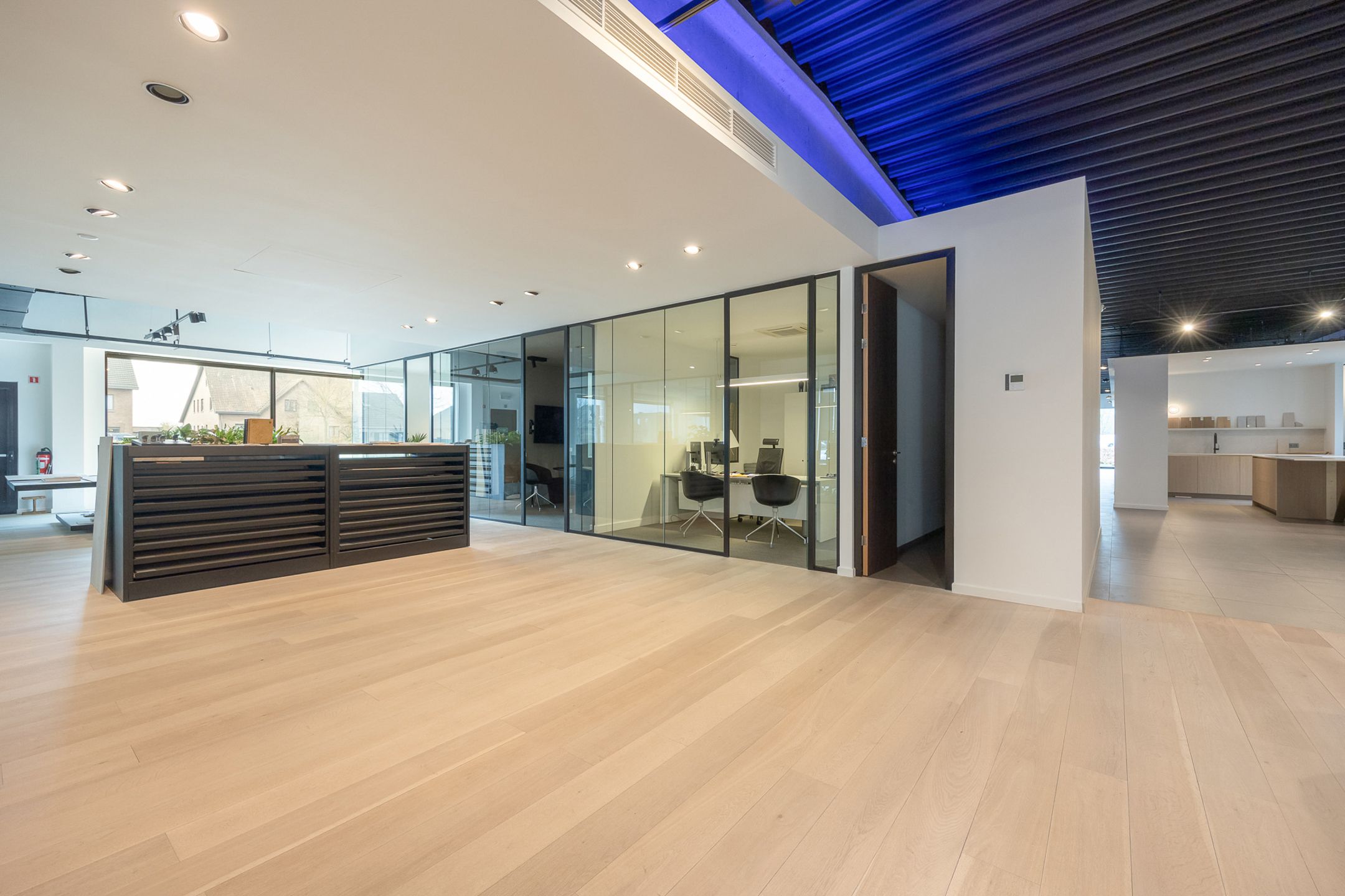 Strategische gelegen showroom te huur te Wijnegem!  foto 10