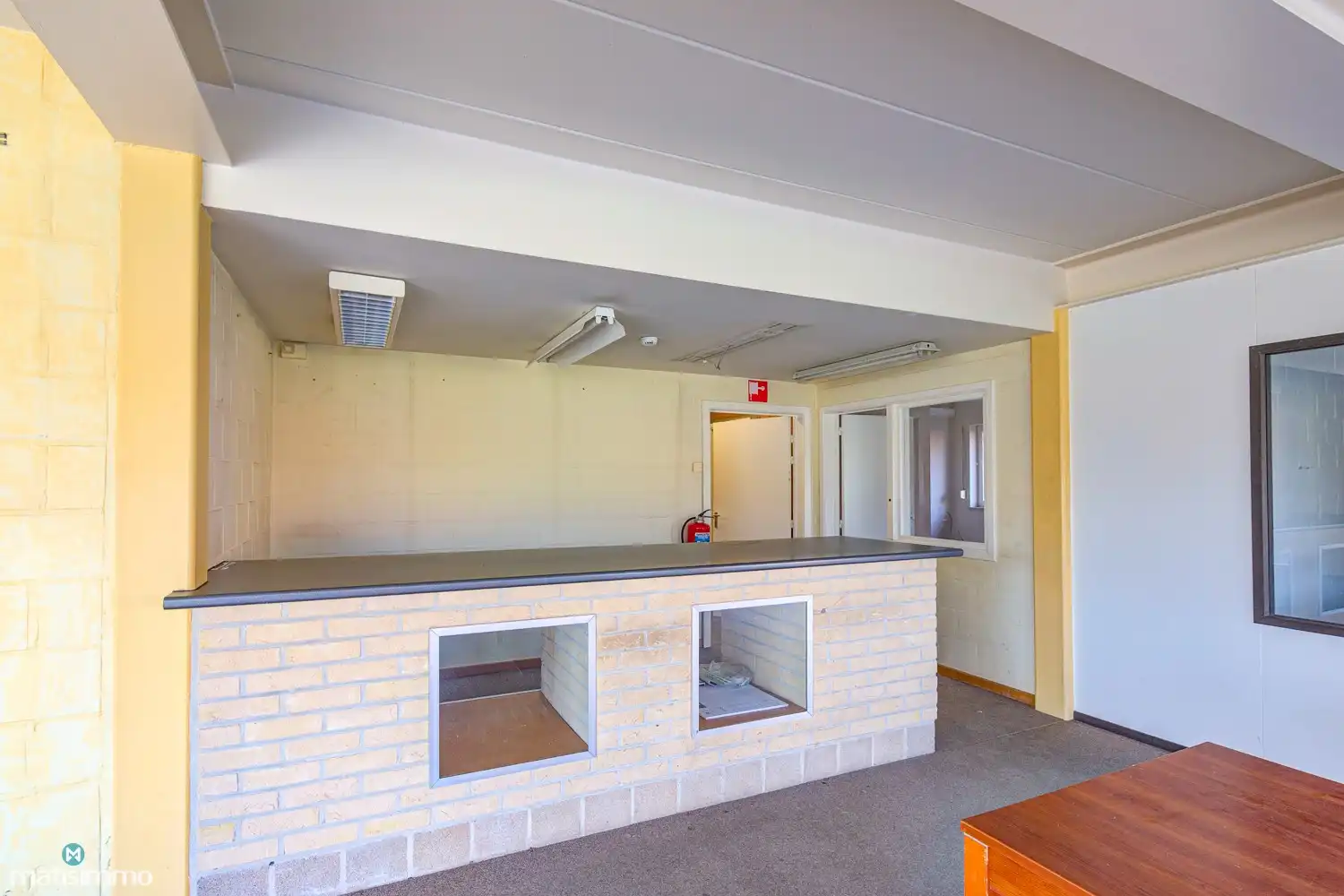 RUIM HANDELSPAND (SHOWROOM/BUREAU EN ZEER GROOT MAGAZIJN) MET VEEL MOGELIJKHEDEN TE BILZEN foto 6