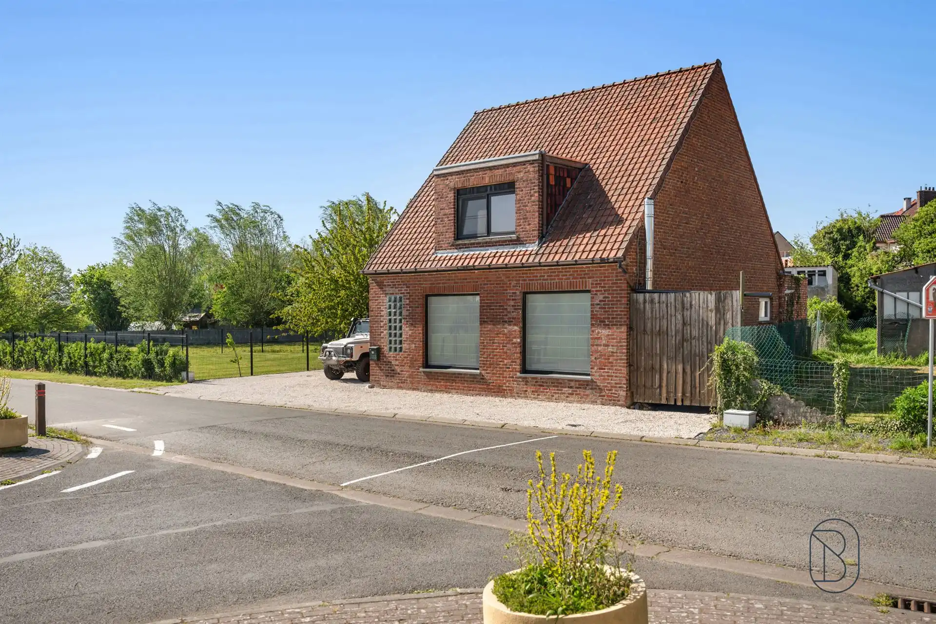 Rustig gelegen gezinswoning aan Kluisberg foto {{pictureIndex}}