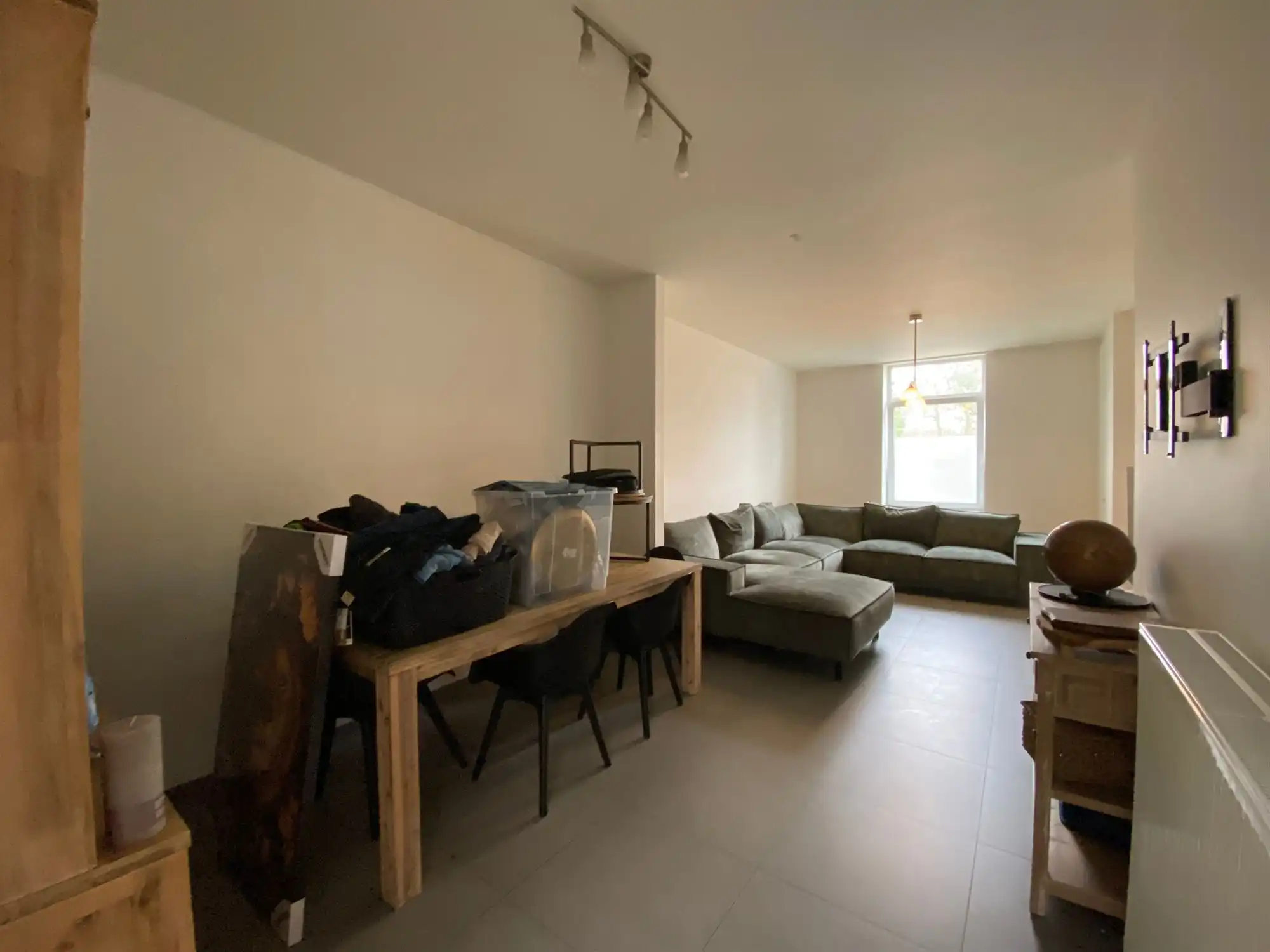 Ruime halfopen bebouwing  met 4 slaapkamers en garage foto 5