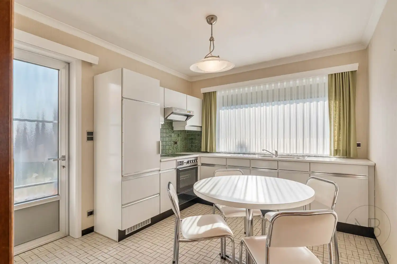 Gelijkvloerse woning met 2 slaapkamers op een uniek perceel van 18a 26ca foto 8