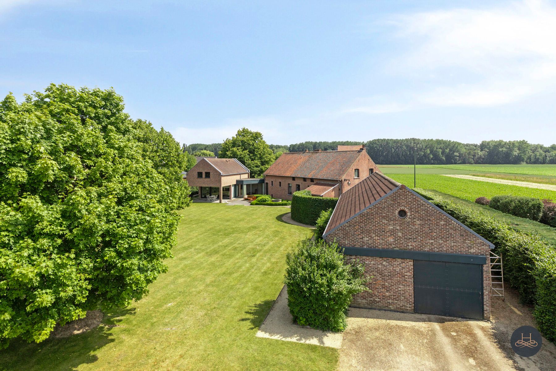 Authentieke villa met multifunctioneel bijgebouw op 46 are foto 2