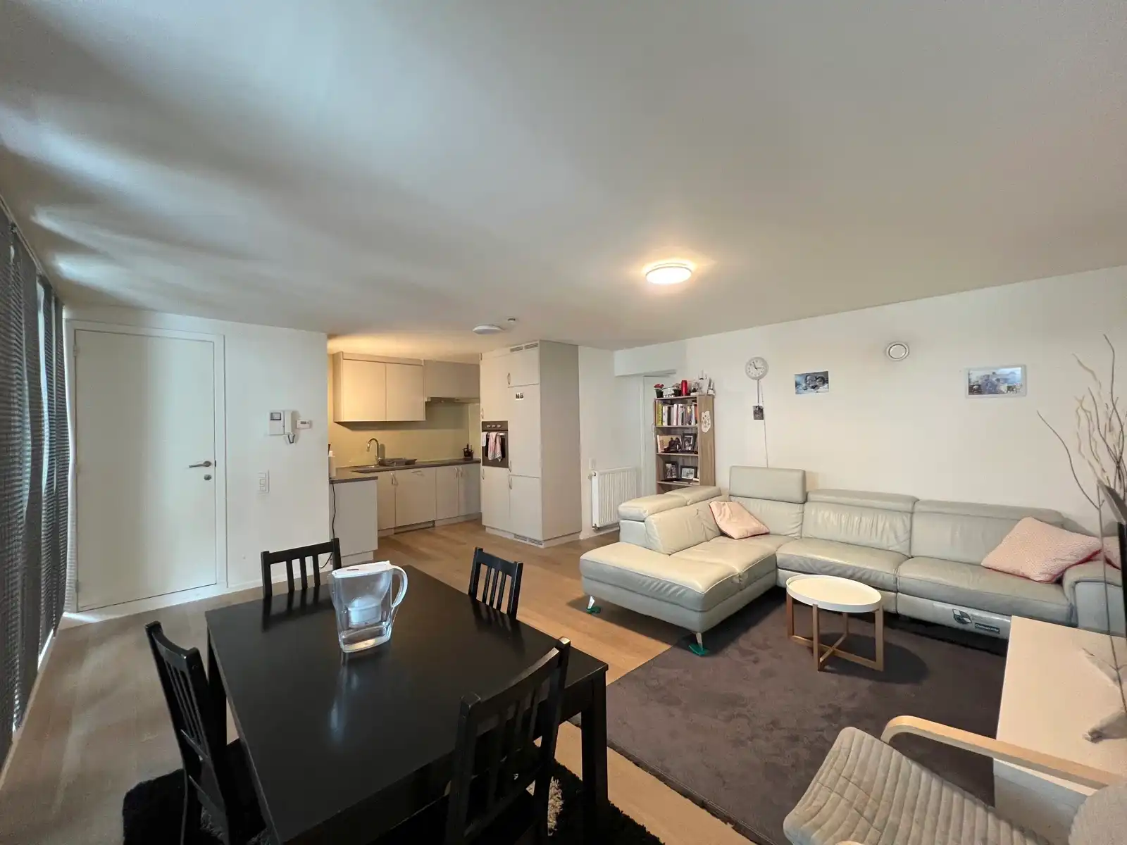 Modern appartement met 2 slpks, terras en autostaanplaats foto 5
