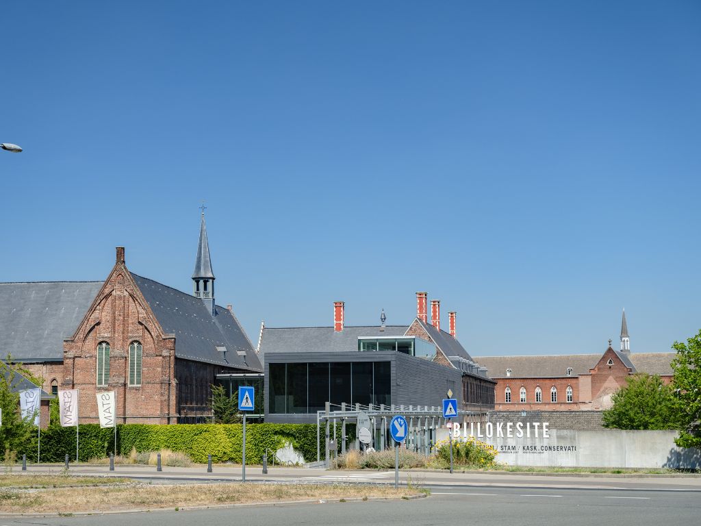Prachtig gerenoveerde (Volt Architecten) interbellumwoning met vier slaapkamers, twee badkamers en zonnige stadstuin nabij de Bijloke. foto 32